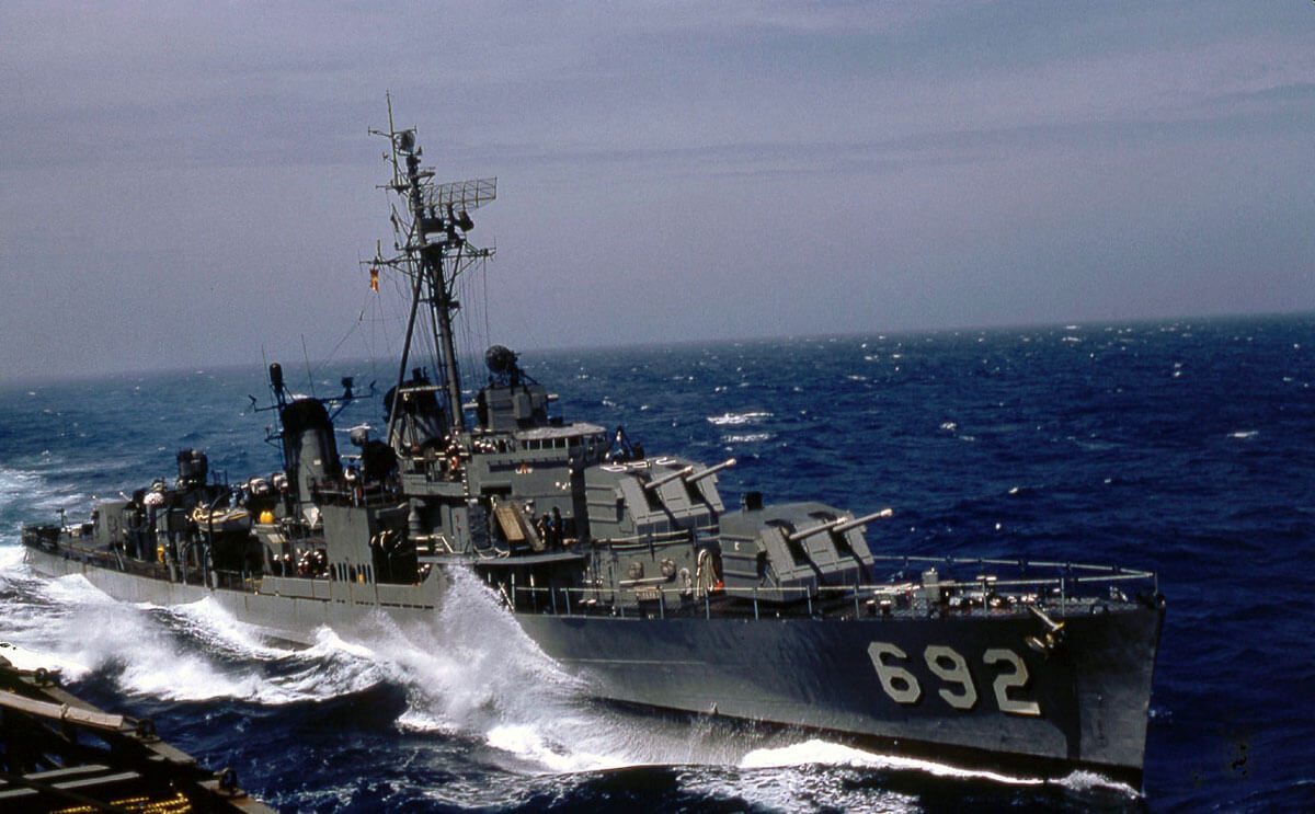 USS_Allen_M_Sumner_(DD-692)